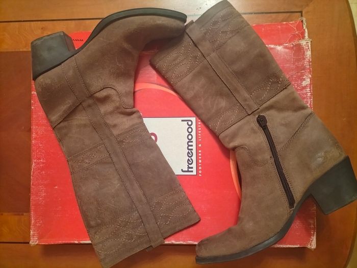 Bottines nubuck en cuir 10€ - photo numéro 2