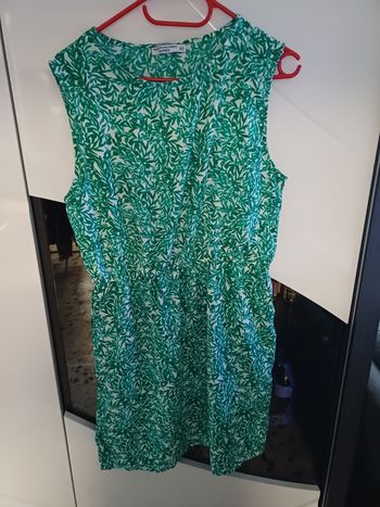 Robe verte et blanche a motif