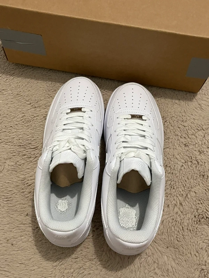 Nike Air Force 1 Low '07 Blanche 40 - photo numéro 2