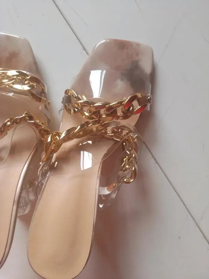 Mules transparentes à chaînes dorées à talons pyramidaux - photo numéro 6
