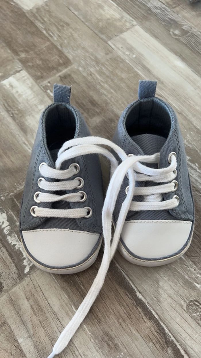 Petite chaussures 6-9 mois - photo numéro 2