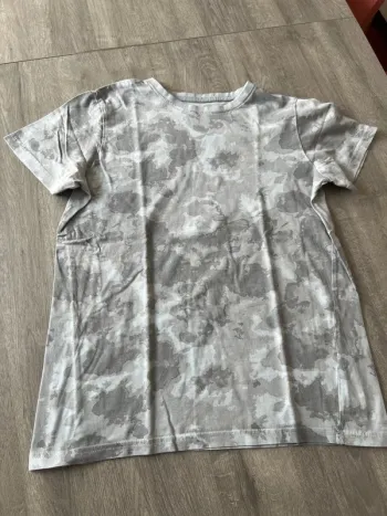 T-shirt primark taille 12-13 ans