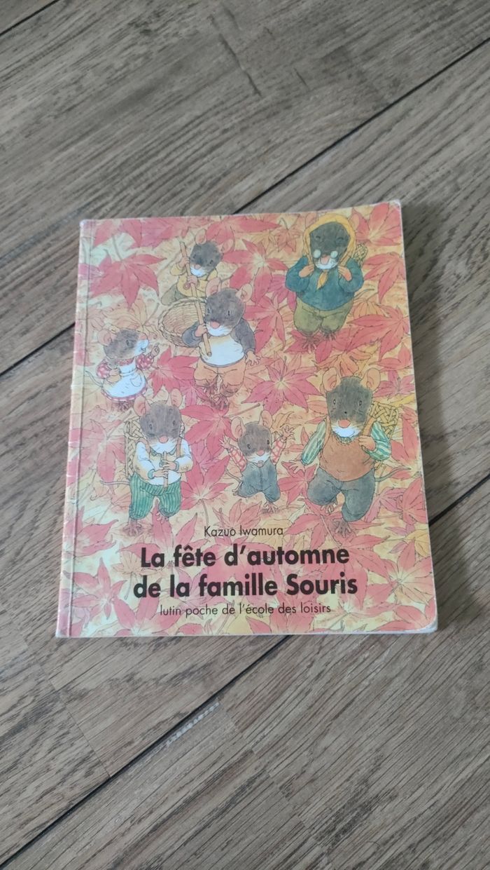 Livre le fête de l'automne de la famille souris