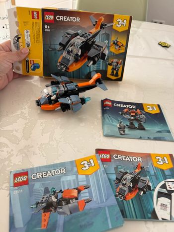 Lego créatif 31111 le cyber drone