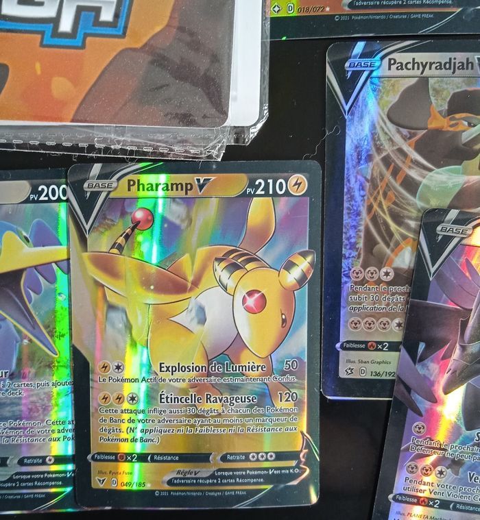 Beau album Pokémon ou cartes Pokémon V - photo numéro 2