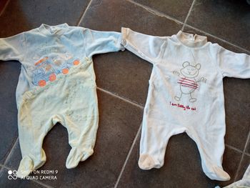 Lot deux pyjamas un mois
