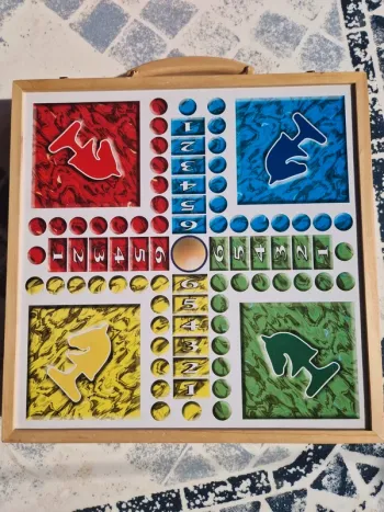 Mallette de jeux en bois