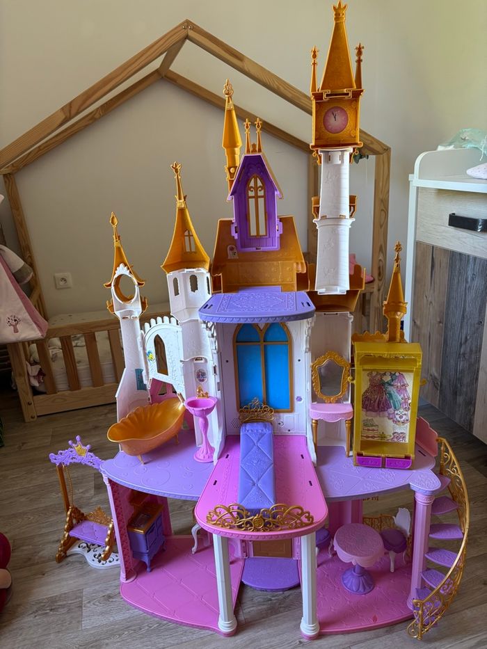 Château Disney princesses - maison de poupées - photo numéro 4
