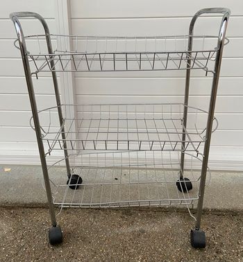 Petite desserte en alu bon état