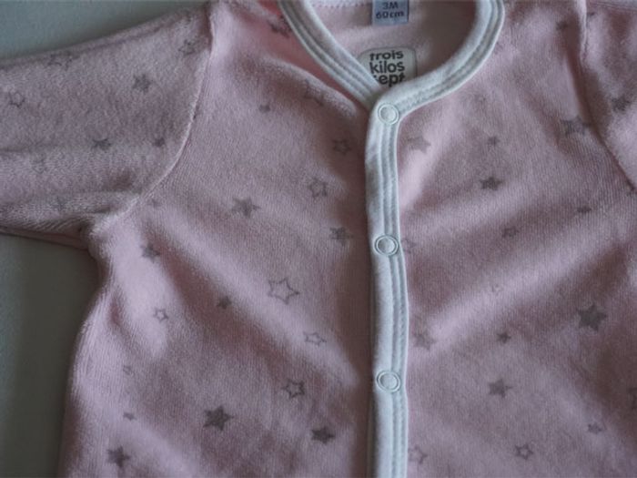 Pyjama velours rose/gris/blanc fantaisie Trois kilos Sept Taille : 3 mois - photo numéro 2