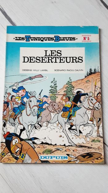 Livre Bande dessinée Les tuniques bleues numéro 5 Couverture souple Les déserteurs édition 1980