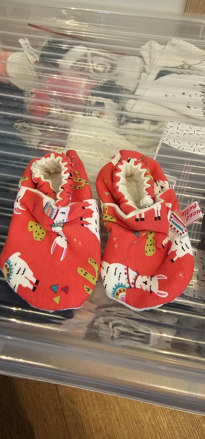 Lot chaussons tissu neuf petit créateur 6 12mois - photo numéro 3