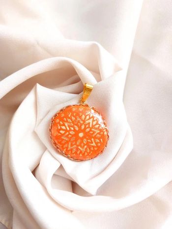 Pendentif orange pâte fimo