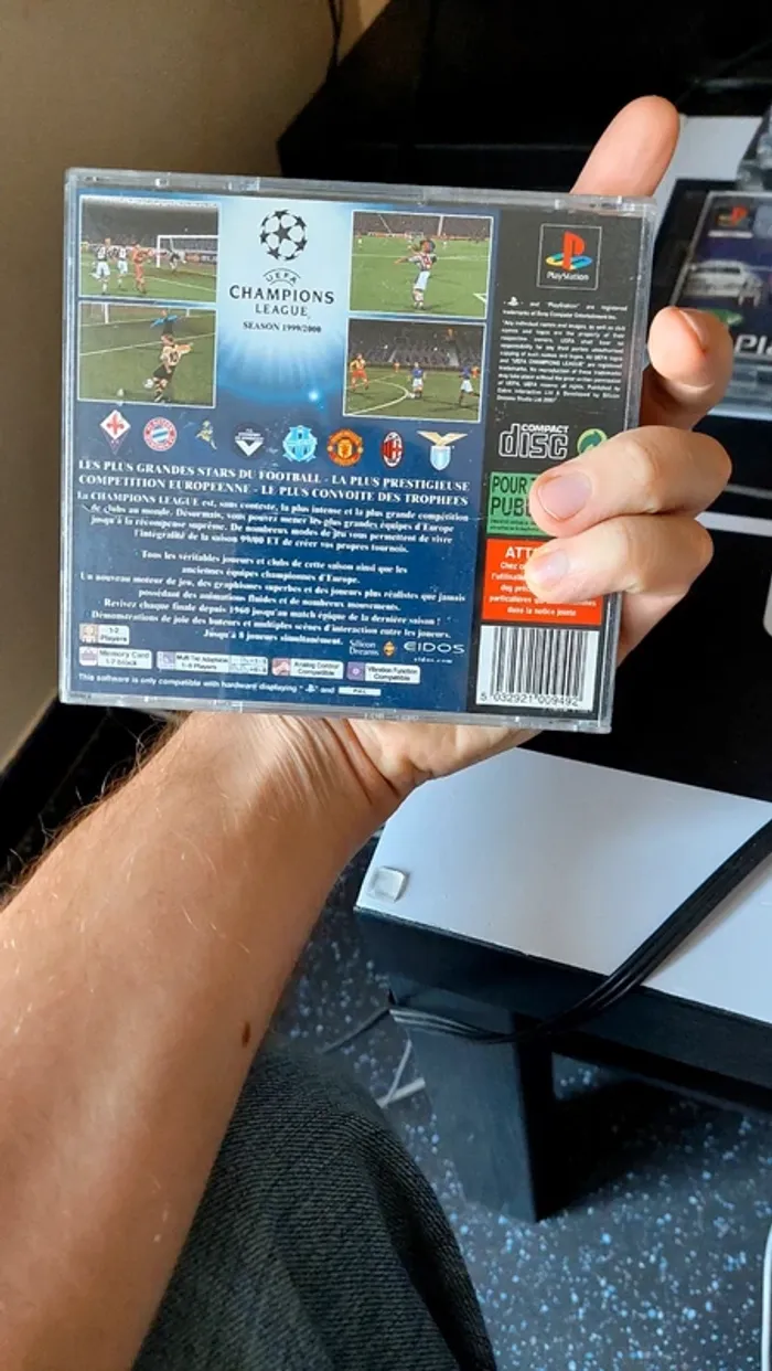 Uefa champion league 1999-2000 ps1 complet - photo numéro 2