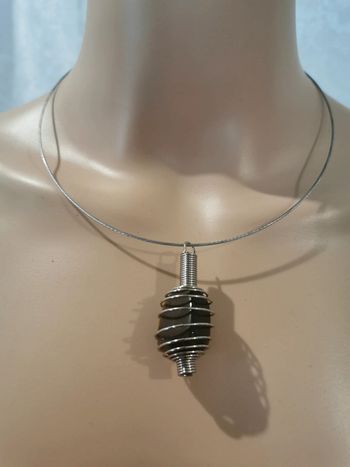 Collier. Œil de tigre. Argenté.