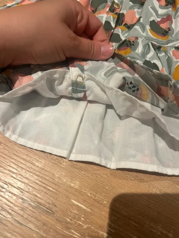 Robe doublé neuve fleuries 3 ans - photo numéro 3