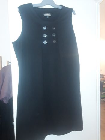 Robe noire sans manches