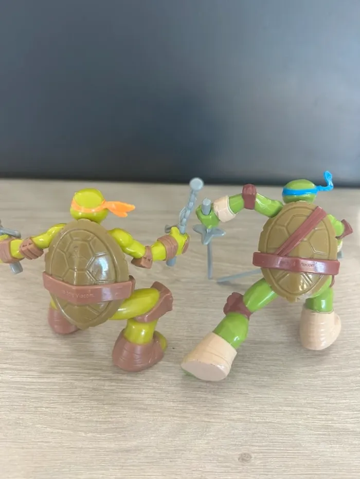 Lot de 2 figurines Tortues Ninja kinder - photo numéro 2