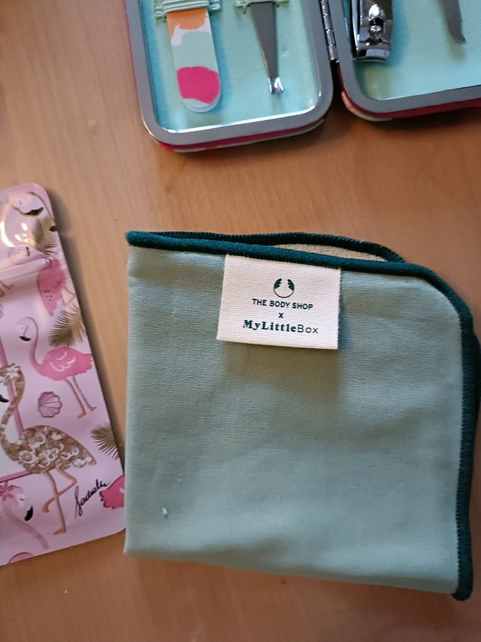 LOT DE DIFFERENTS ACCESSOIRES BEAUTE FEMME MY LITTLE BOX - photo numéro 6