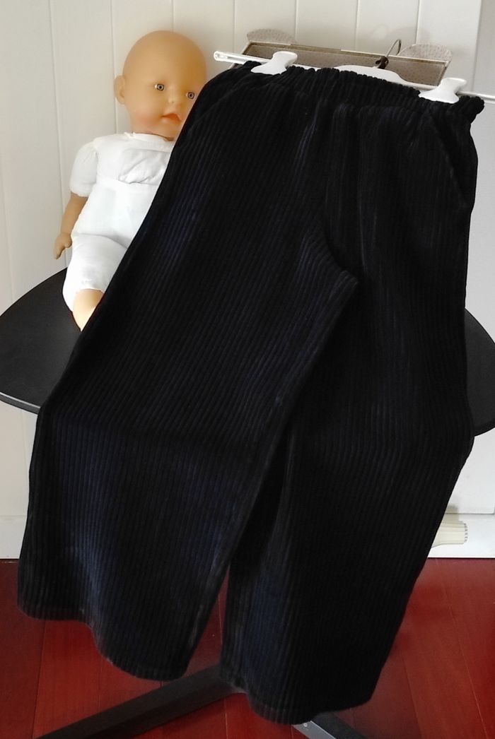 Pantalon velours côtelé fille 8 ans noir – très bon état