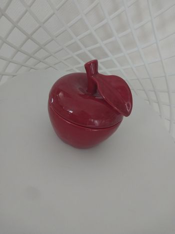 Boîte pomme en céramique rouge – déco cuisine / sucrier
