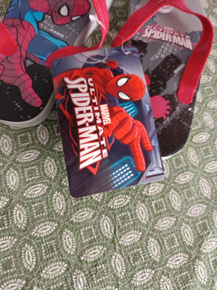 Paire de claquettes neuves Spiderman taille 25/26 - photo numéro 3