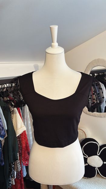 Top court noir avec manches bouffantes Shein T40