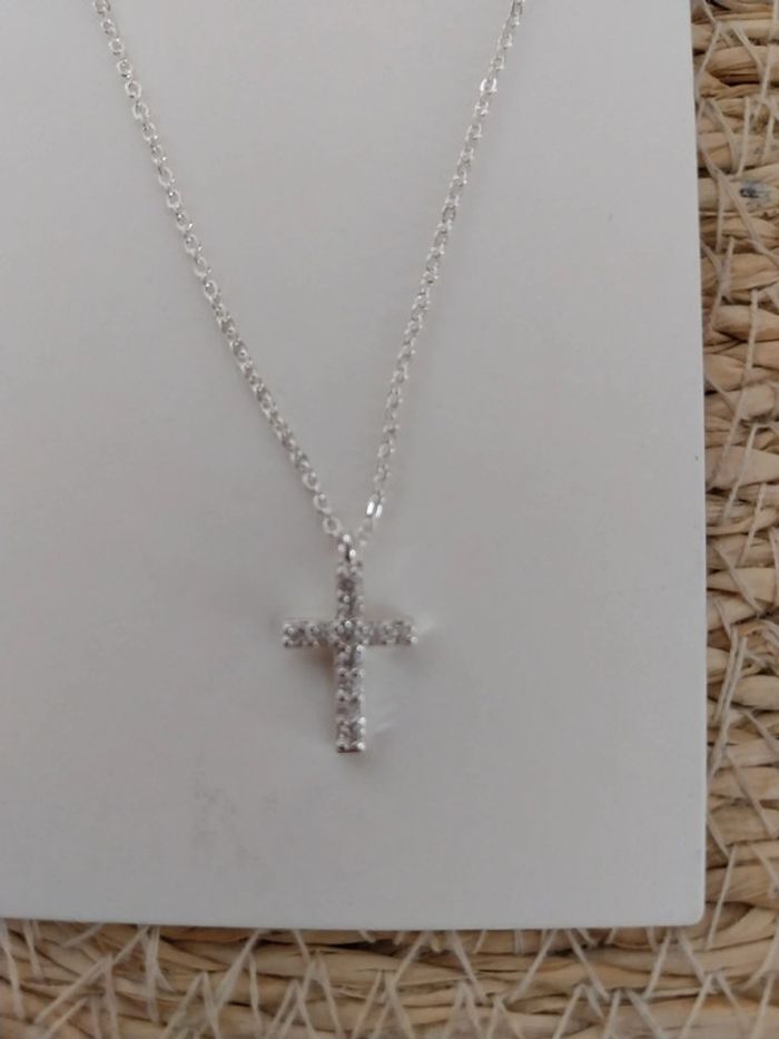 Collier croix argenté - photo numéro 2