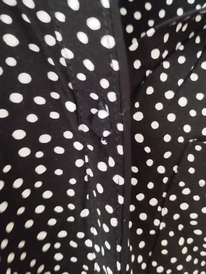 Chemise noire à pois Kiabi 36 - photo numéro 3