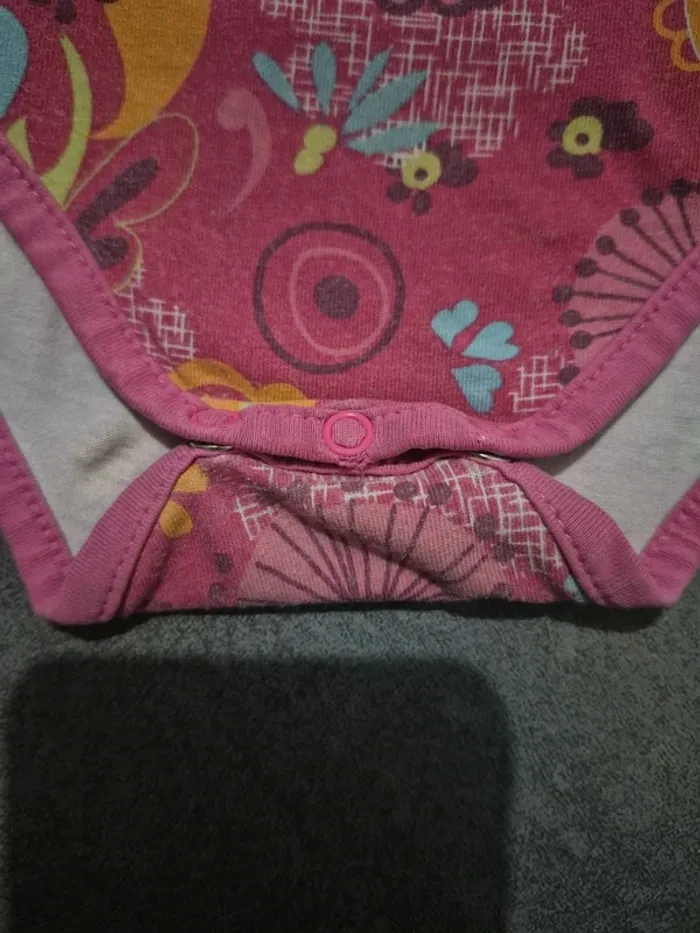 Lot 6 bodies manches courtes taille 12 mois bébé fille - photo numéro 5