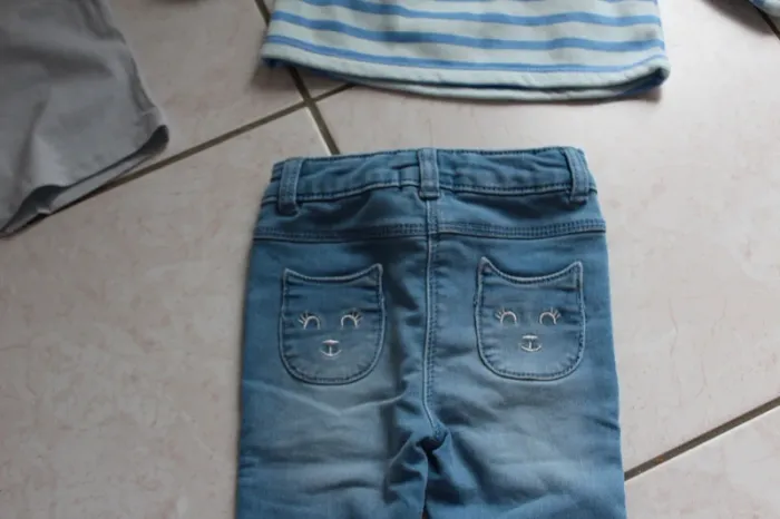 ensemble 3 pièces jean t shirt et pull taille 6 mois - photo numéro 3