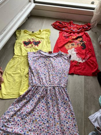 Lot de trois robes 6 ans