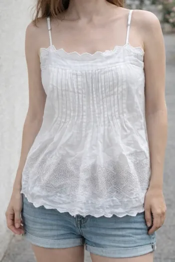 🤍 Top Sandro blanc léger avec détails brodés – romantique & ultra féminin - taille 1 / S