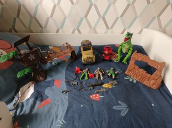 Ensemble jouets Voiture, Quad, Dinosaure + accessoires 