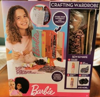 Coffret Barbie dressinng pour créations de couture. Valeur 49€90. Neuf. Parfait état. Jamais ouvert.