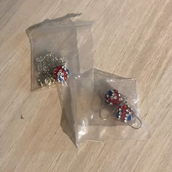 collier et boucles d’oreilles londres