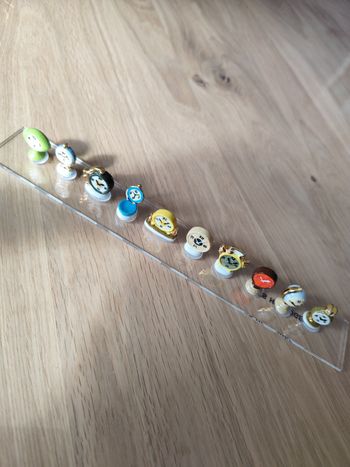 Lot de 10 figurines en céramique " les horloges"