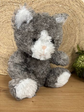 Doudou chat gris blanc assis Max & sax
