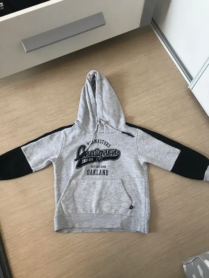 Sweat à capuche chevignon