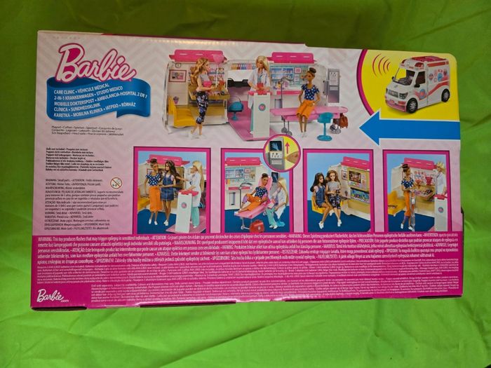 Véhicule Médical Barbie
Cette ambulance avec ses sirènes sonores et lumineuses se transforme en clinique. - photo numéro 5