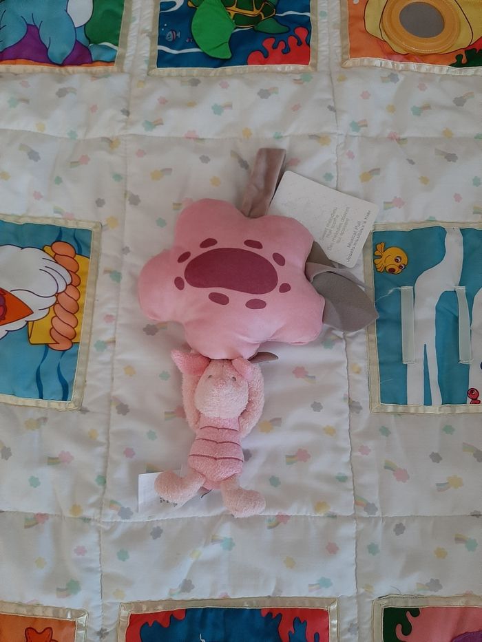 Peluche mobile musical disney store porcinet