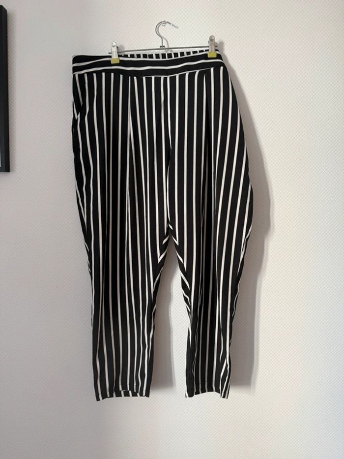 Pantalon grande taille en très bon état blanche porte taille 52