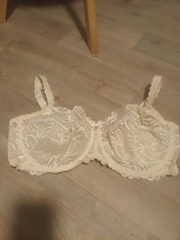 Soutien gorge 100F en dentelle neuf ecru