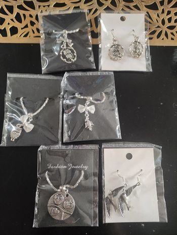 Lot de 6 bijoux neufs thème chouette, hibou et oiseau.