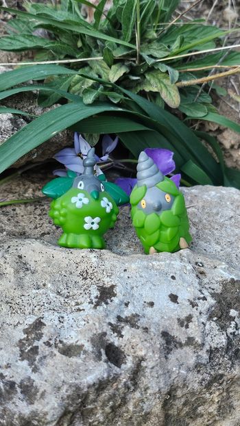 Super figurine Pokemon Nintendo finger puppet évolution cheniselle 