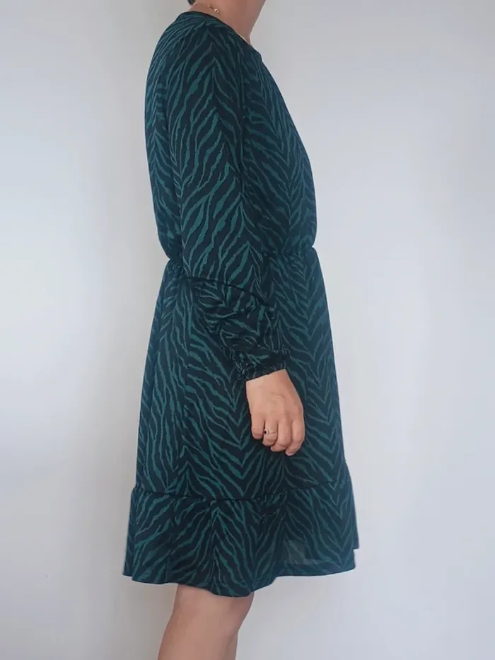 Robe mi-longue fleurie - photo numéro 3