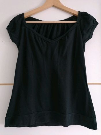 Tee shirt noir col en V, en cœur taille S/M #espanolitinafemme