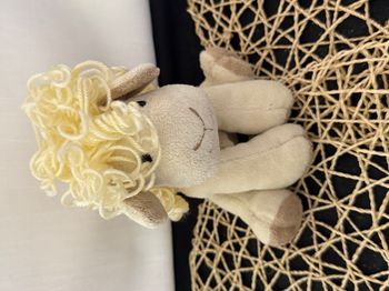 DOUDOU PELUCHE HISTOIRE D'OURS LION MOUTON blanc beige laine jaune