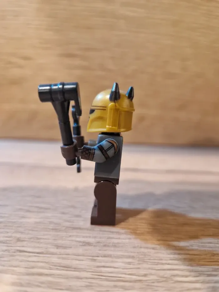 Figurine type lego La Forgeronne Mandalorian star wars - photo numéro 2