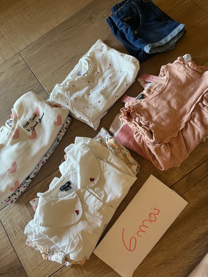 Lot vêtement bébé taille 6 mois